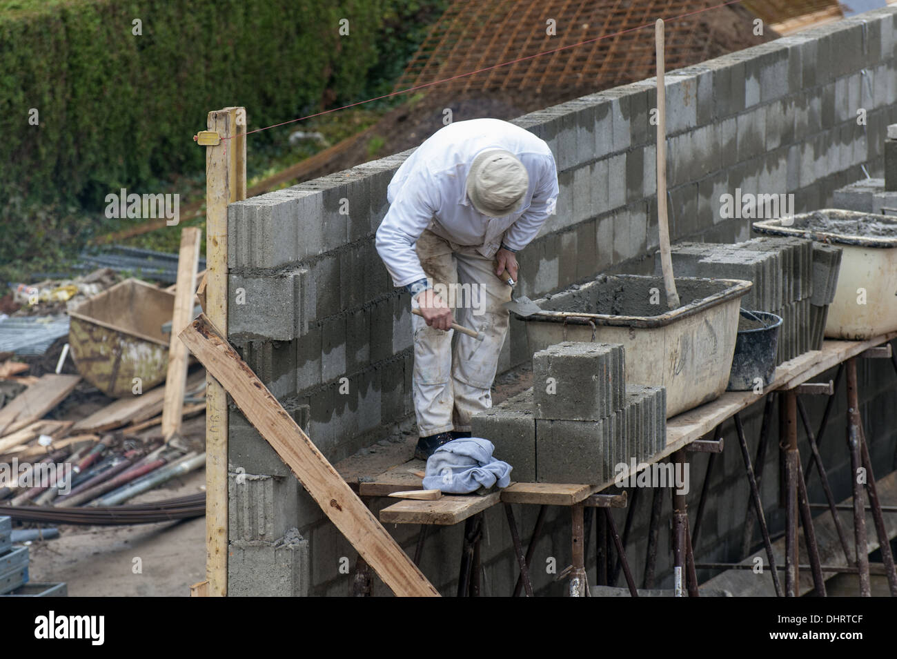 A Mason is at work on a scaffold Stock Photo - Alamy