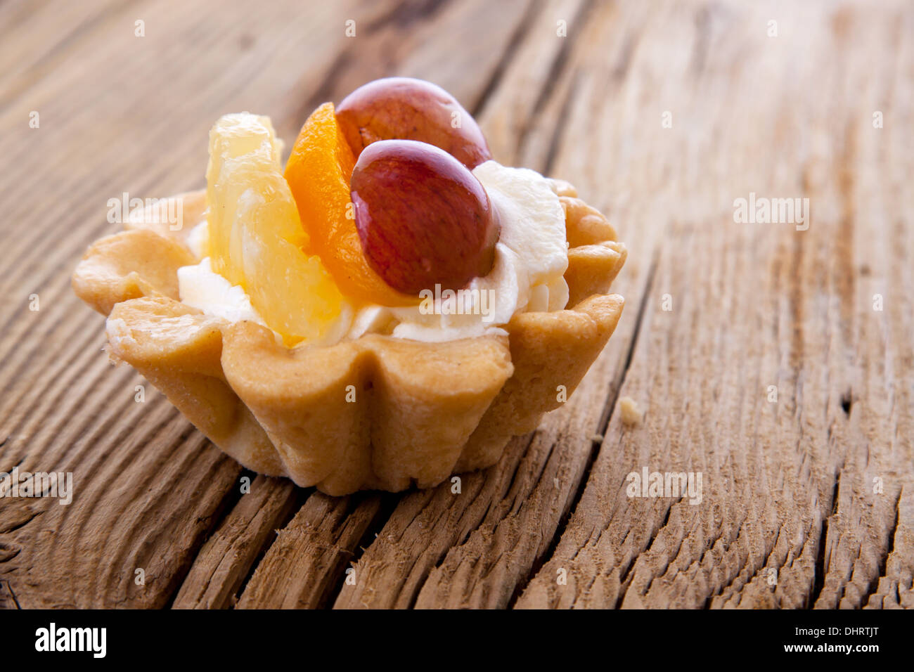 Cream fruit cake hires stock photography and images Alamy