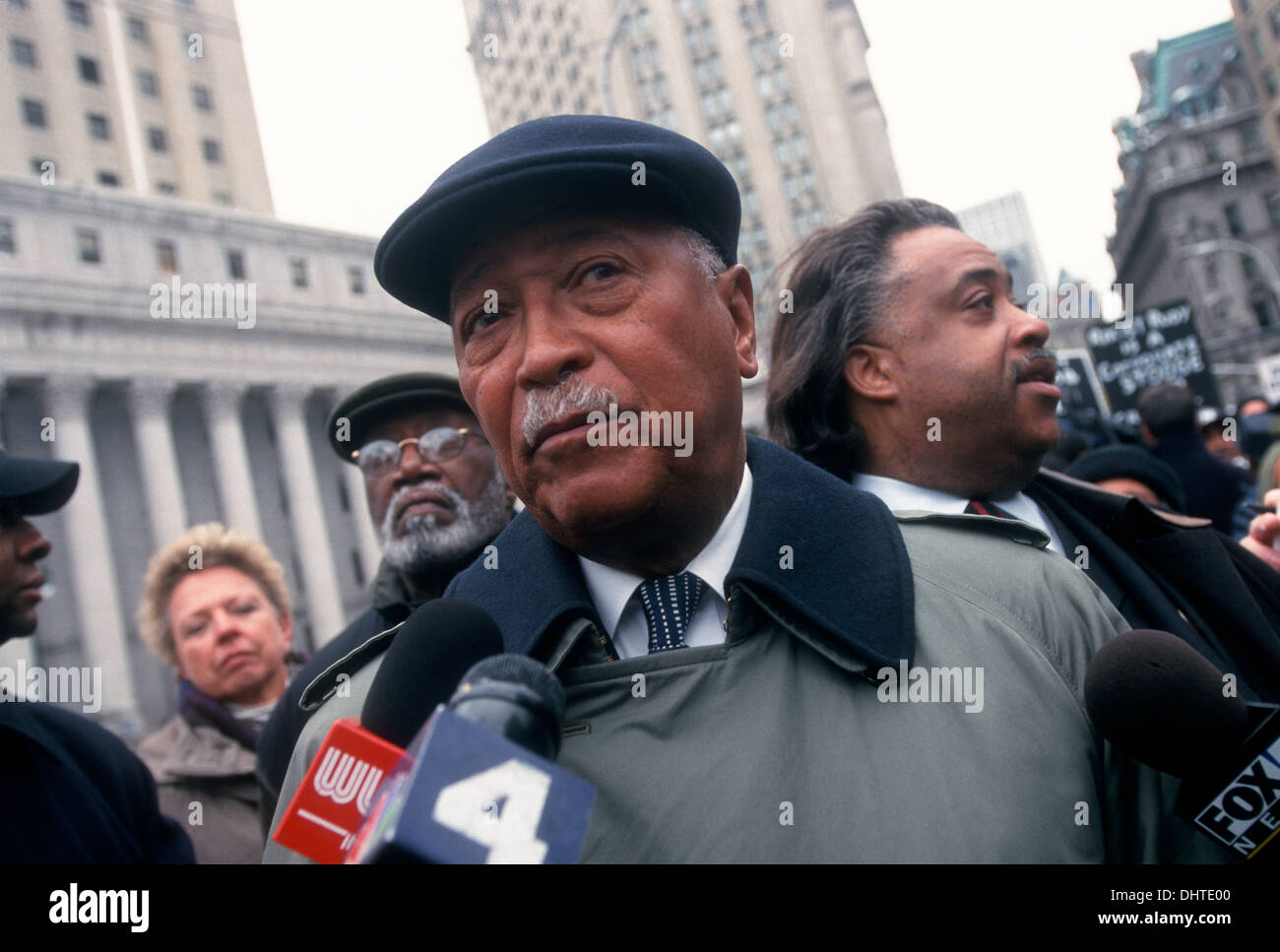 New York, NY - 16 March 1999 - Former New York City Mayor David N Dinkins speaks with the press before his arrest outside One Po Stock Photo