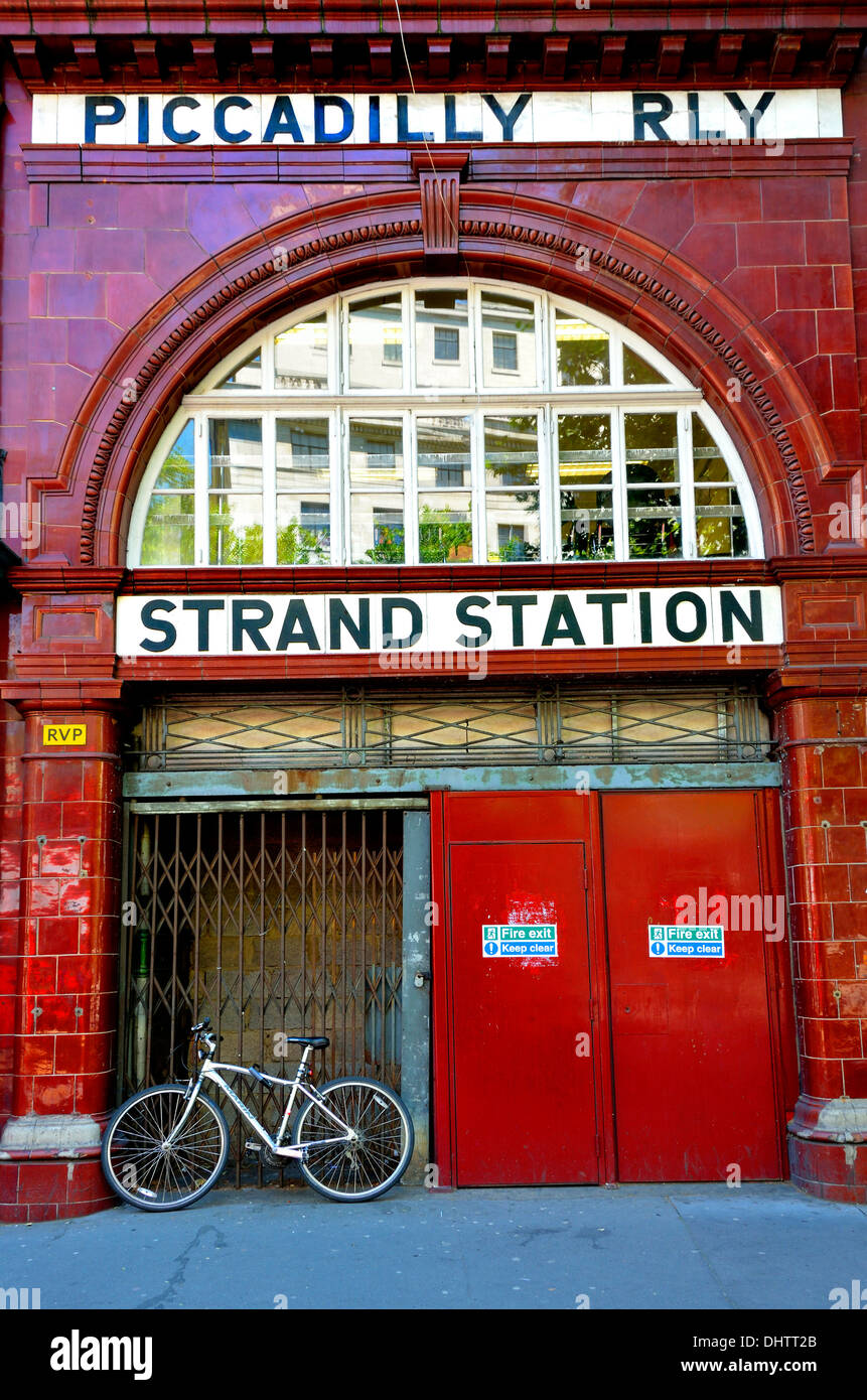 The strand disused tube station hires stock photography and images Alamy