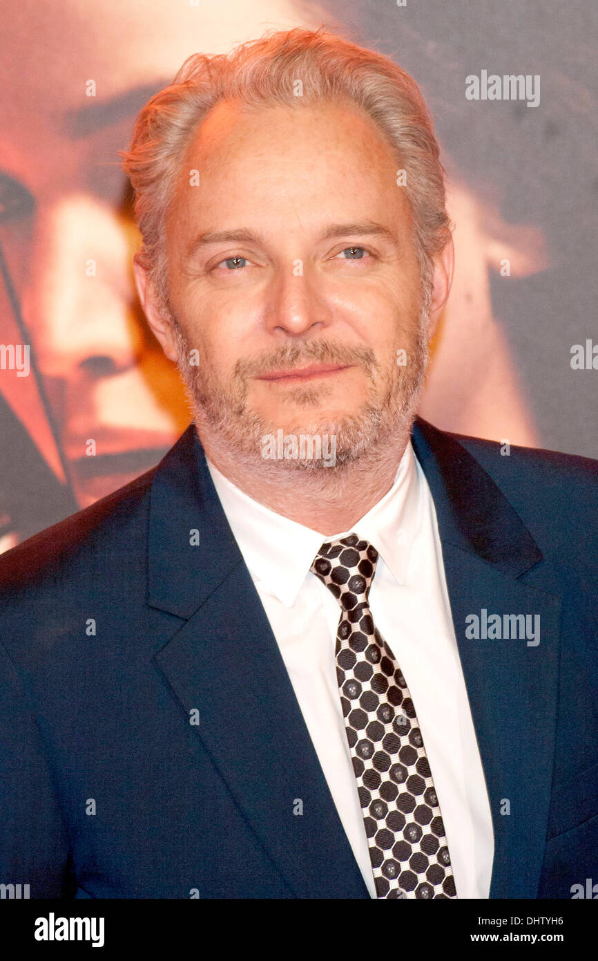 френсис лоуренс биография. френсис лоуренс режиссер. френсис лоуренс. френсис лоуренс. режиссер фрэнсис лоуренс фото.