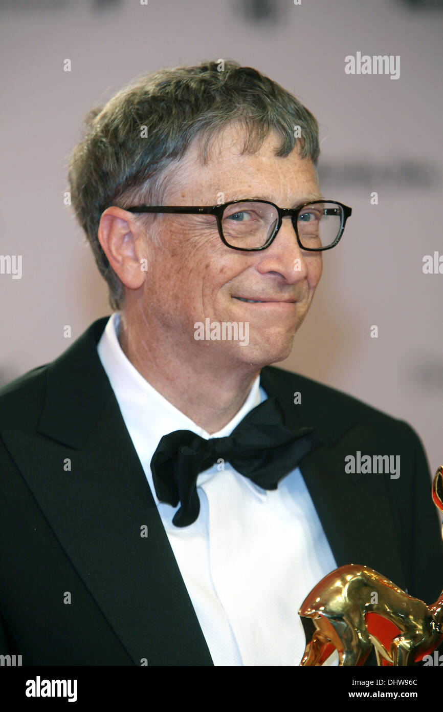 Berlin, Germany. 14th Nov, 2013. Millenium Bambi winner Bill Gates poses in the photo room of the Bambi Awards at Stage Theatre in Berlin, Germany, on 14 November 2013. Photo: Hubert Boesl/dpa -NO WIRE SERVICE- Stock Photo