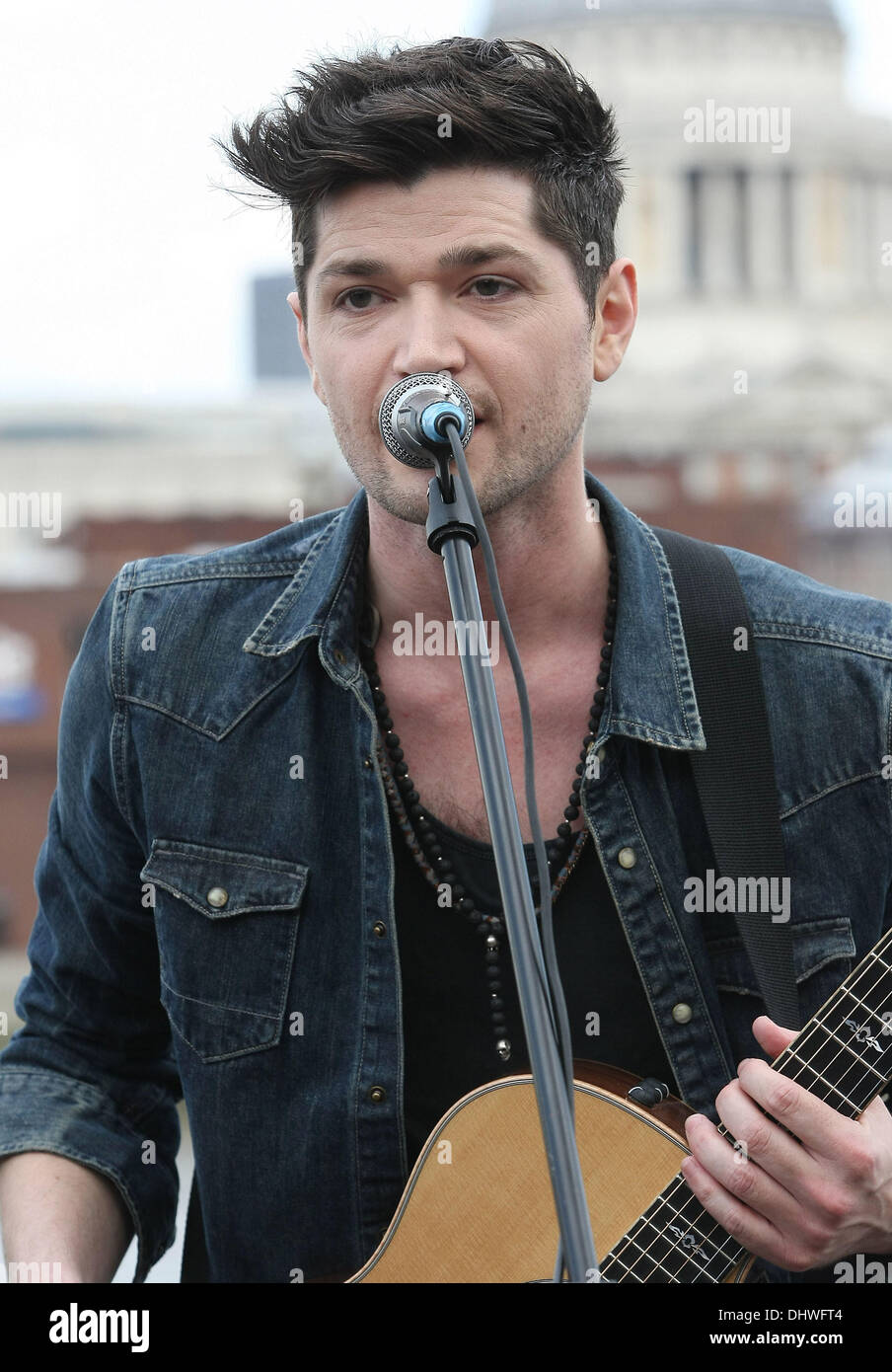 Danny o'donoghue busking hi-res stock photography and images - Alamy