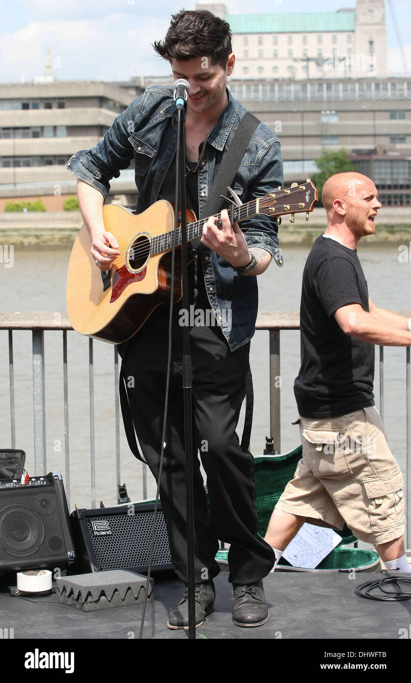 Danny o'donoghue busking hi-res stock photography and images - Alamy