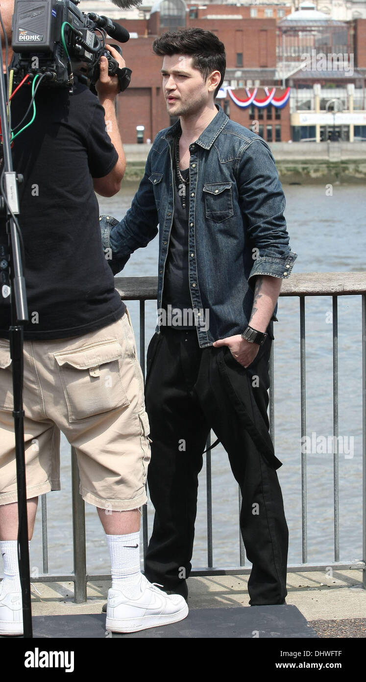 Danny o'donoghue busking hi-res stock photography and images - Alamy