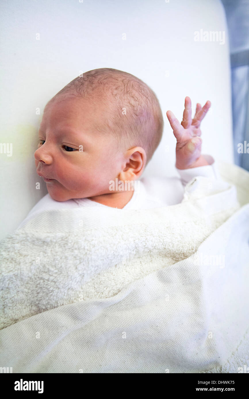 Newborn baby hospital blanket hires stock photography and images Alamy