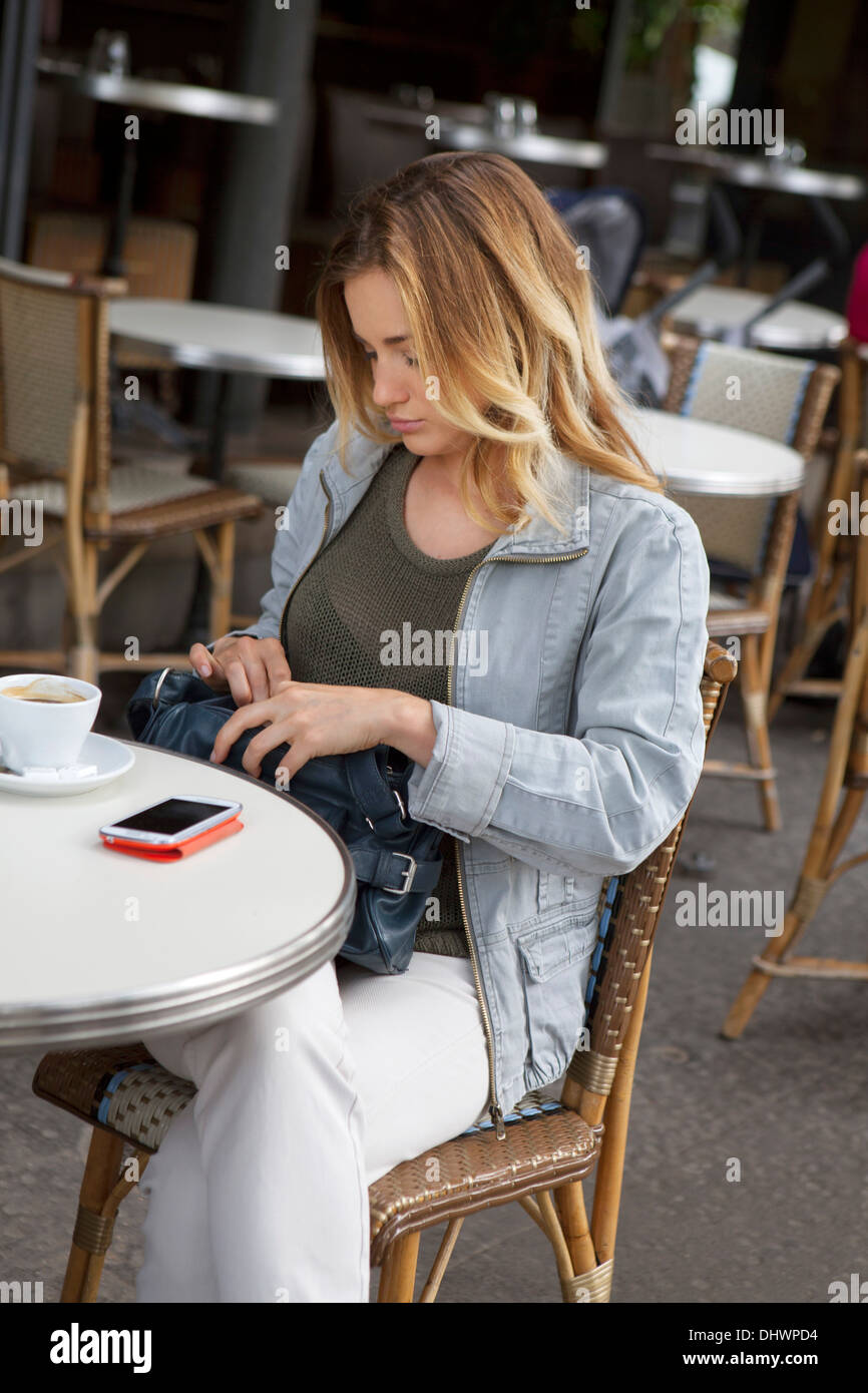 COFFEE SHOP, OUTDOOR TABLES Stock Photo Alamy