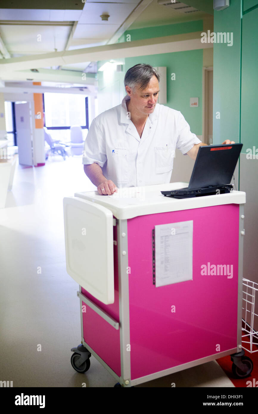 Nurse computer files hi-res stock photography and images - Alamy