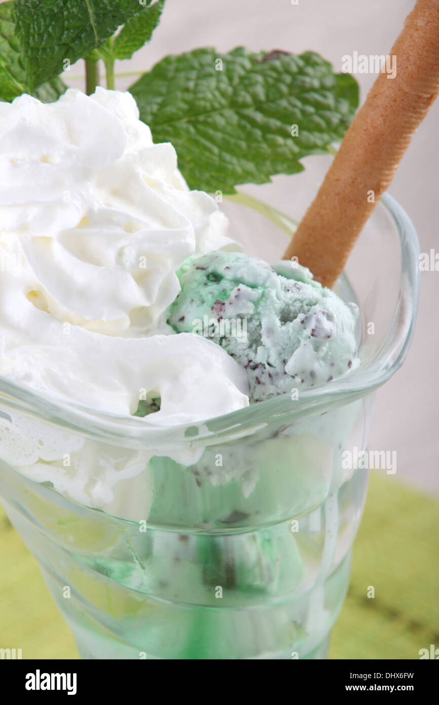 Mint ice cream sundae Stock Photo Alamy
