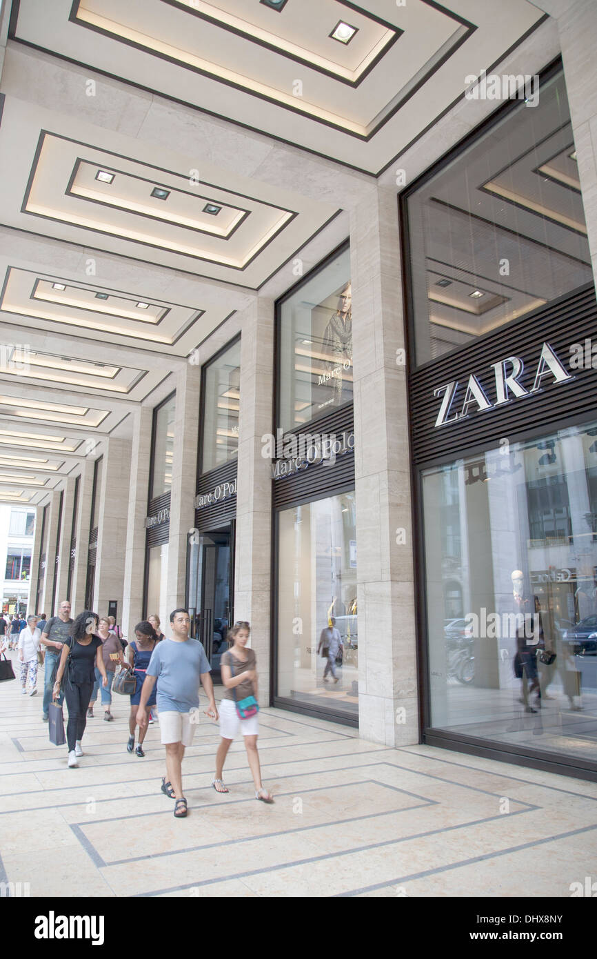 People walking passed Zara Shop and Friedrichstr Street, Berlin, Germany  Stock Photo - Alamy