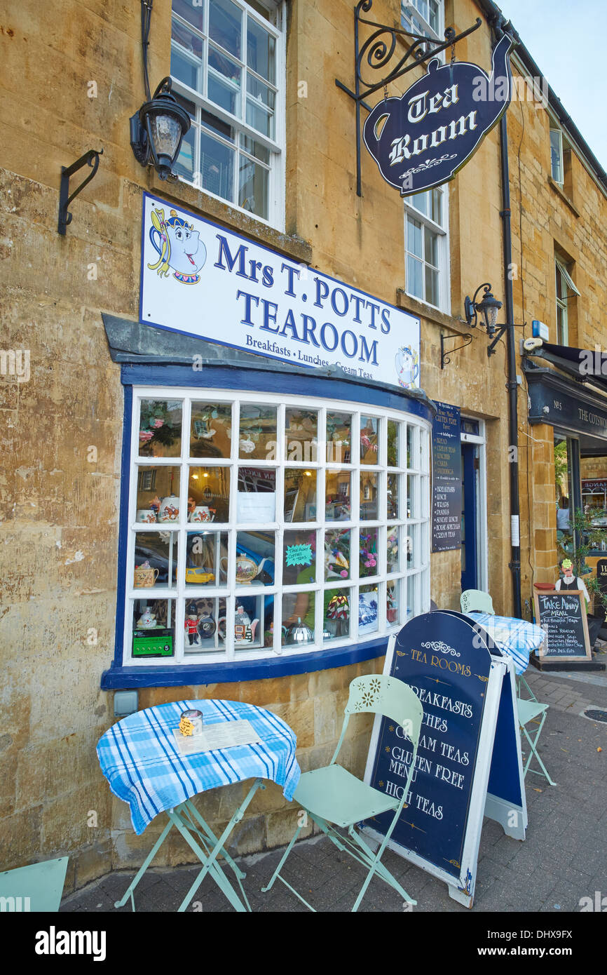 High street moreton in marsh hires stock photography and images Alamy