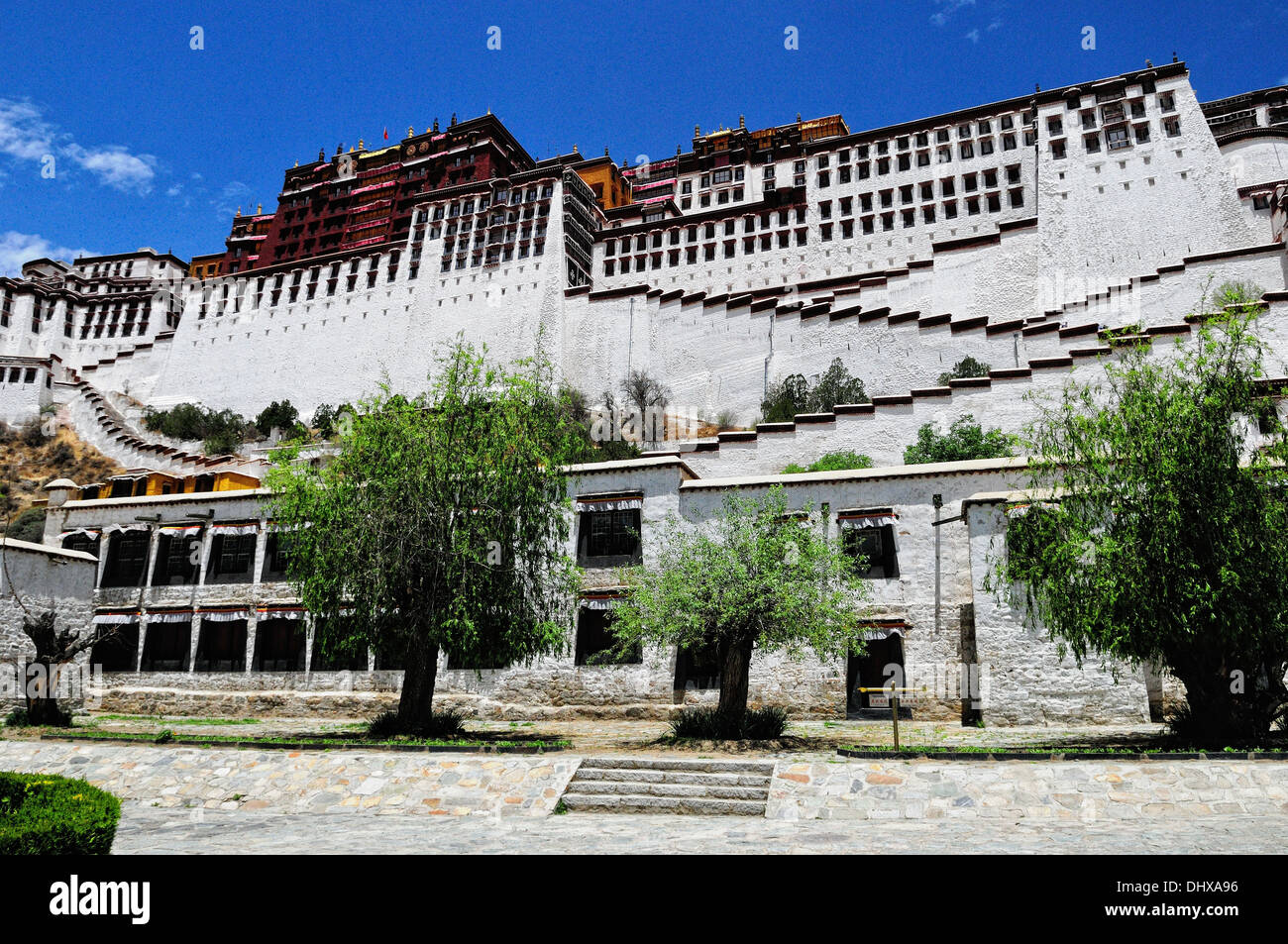 potala-palace-in-lhasa-tibet-stock-photo-alamy