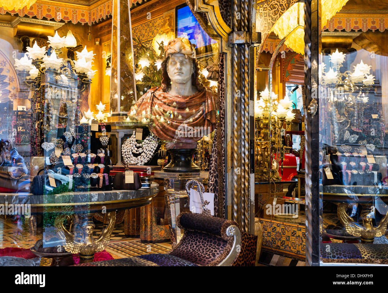 Italian antiques hires stock photography and images Alamy