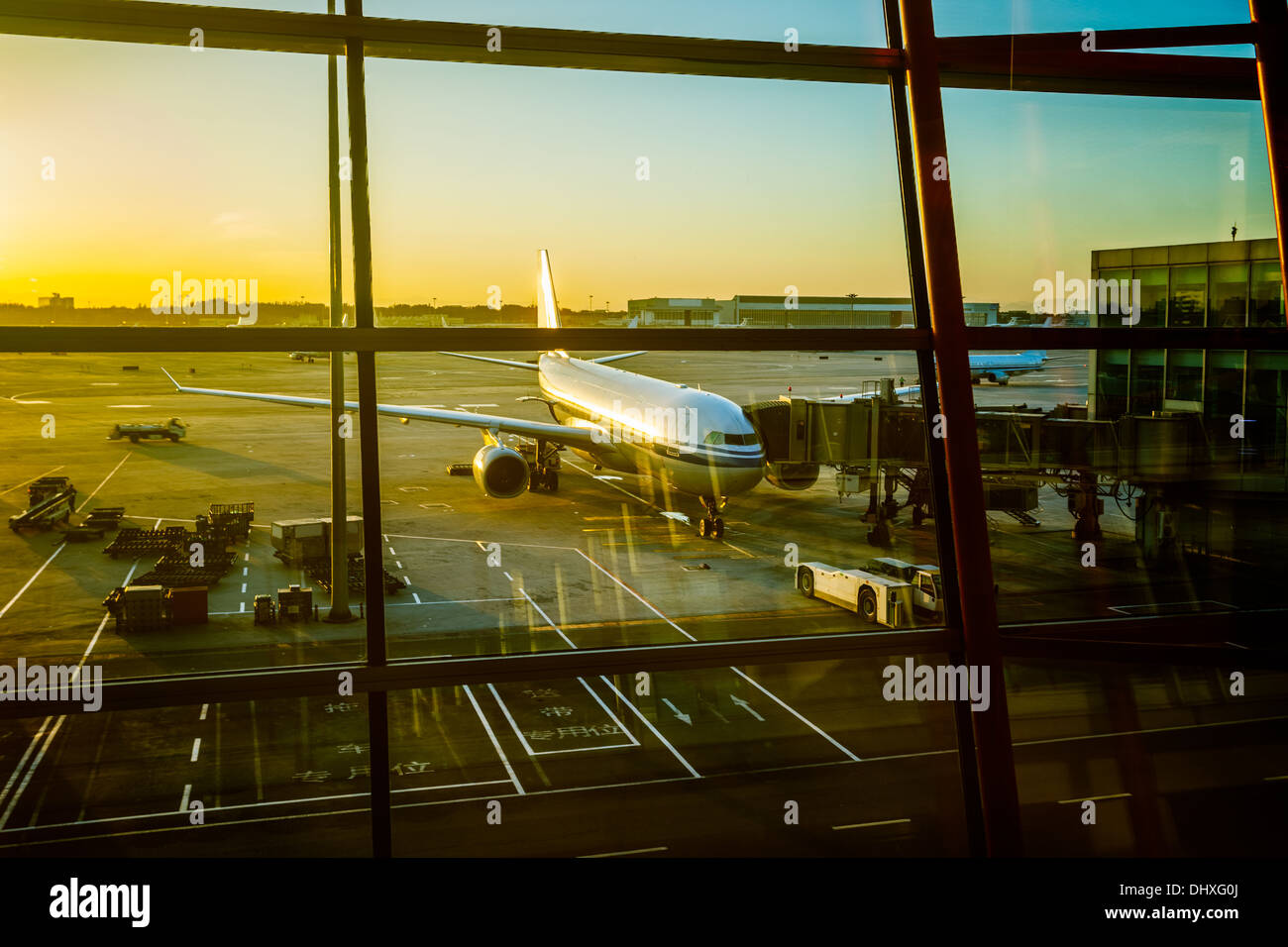 Parked jet aircraft hi-res stock photography and images - Alamy