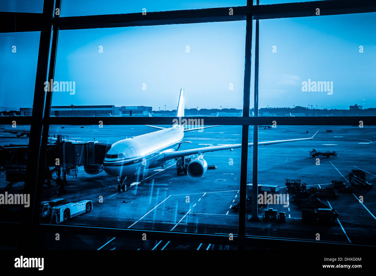 Parked jet aircraft hi-res stock photography and images - Alamy