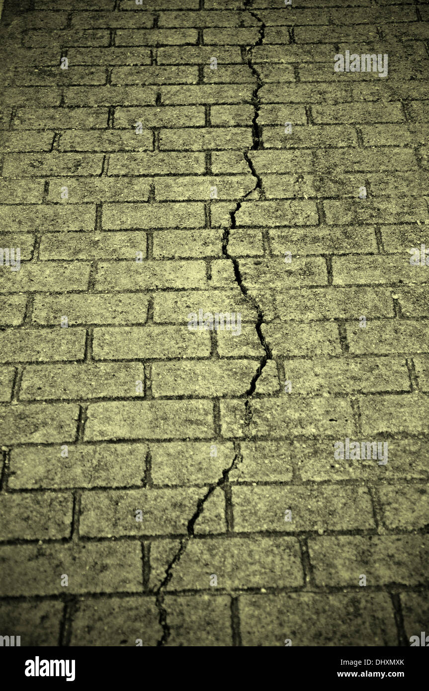 Earthquake crack road hi-res stock photography and images - Alamy