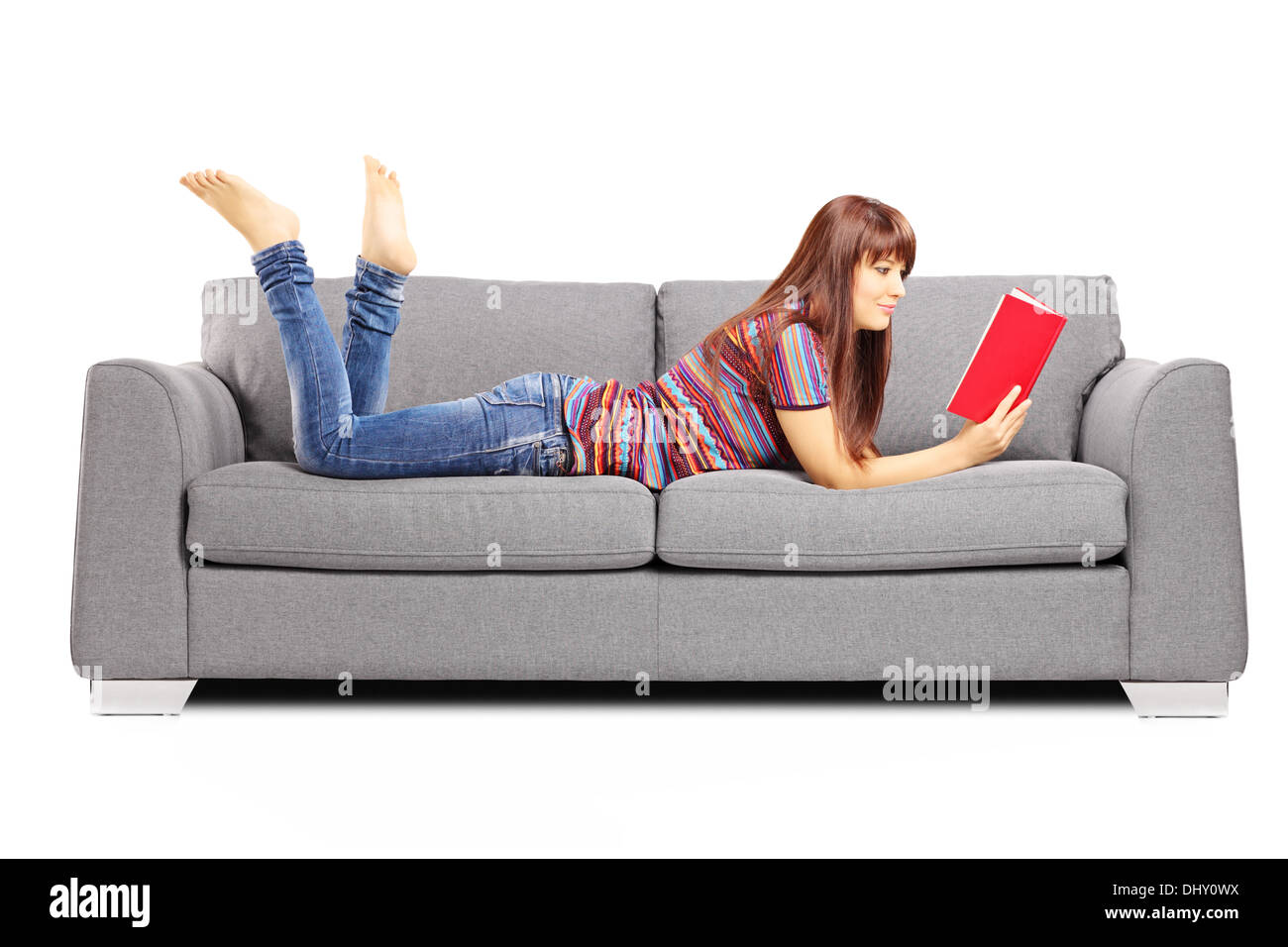 Ленивый человек. Сиди на диване. Парень сидит на диване. Человек на диване. Мужчина лежит на диване.