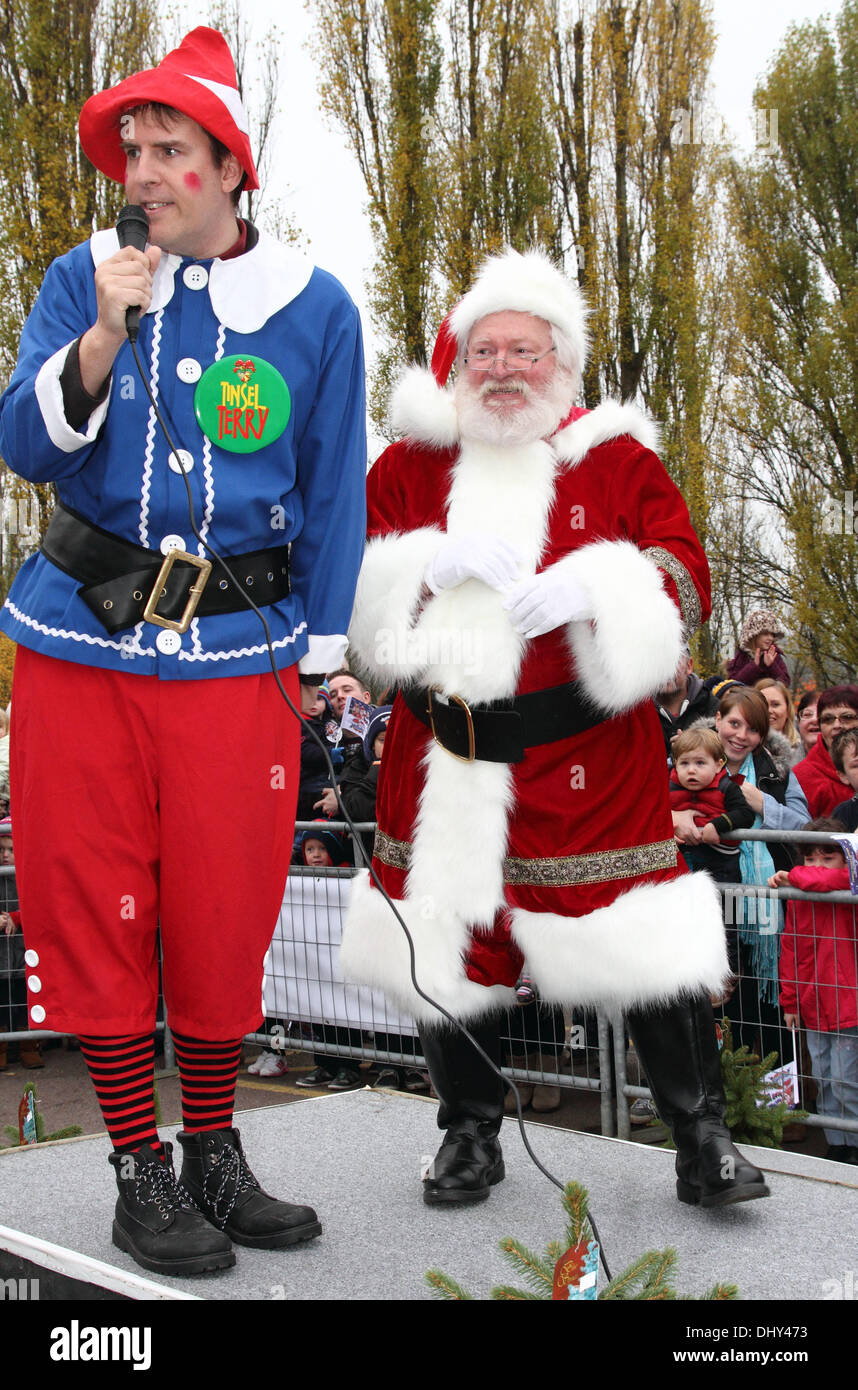 Woburn Sands, Milton Keynes, Bucks, UK. 16th November 2013. Santa Claus arrived in style