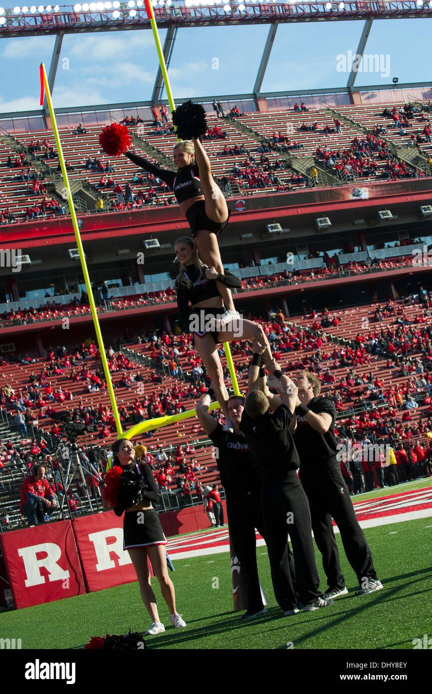 Cheerleader pyramid hires stock photography and images Alamy