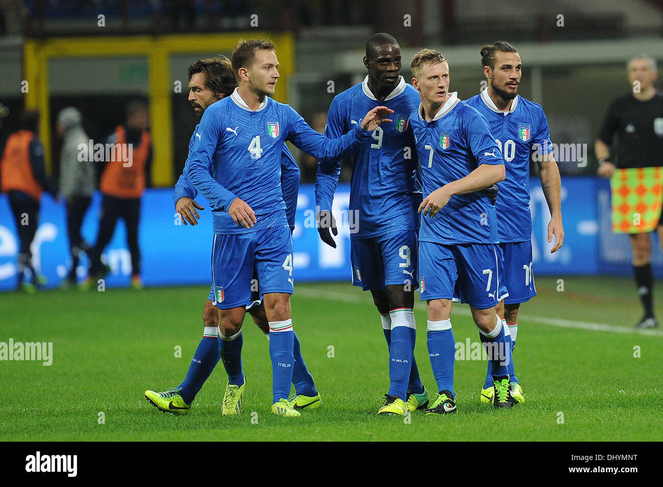 Milan, Italy. 15th Nov, 2013. Italy celebrates the 1-1 goal by Ignazio Abate during the friendly soccer match between Italy and Germany at Giuseppe Meazza Stadium (San Siro) in Milan, Italy, 15 November 2013. Photo: Revierfoto - NO WIRE SERVICE/dpa/Alamy Live News Stock Photo