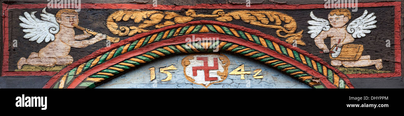 Coat of arms, Family Raven, 1542, Ornate Fachwerk-style, Decorations on a half-timbered house, Einbeck, Lower Saxony, Germany, E Stock Photo