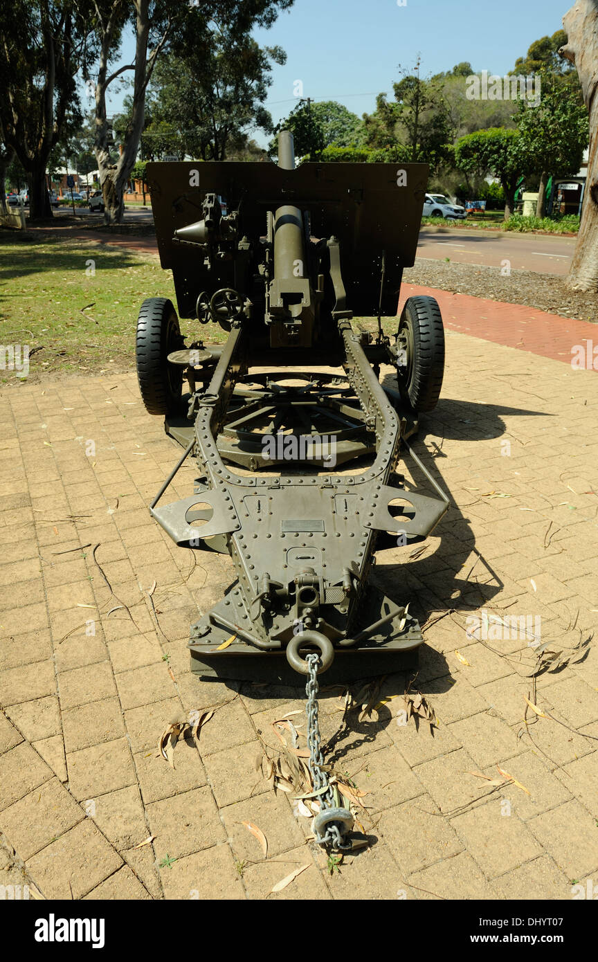 One of two 25 pounder QF (Quick Firing) Field Guns in Stirling Park, Guildford, Western Australia Stock Photo