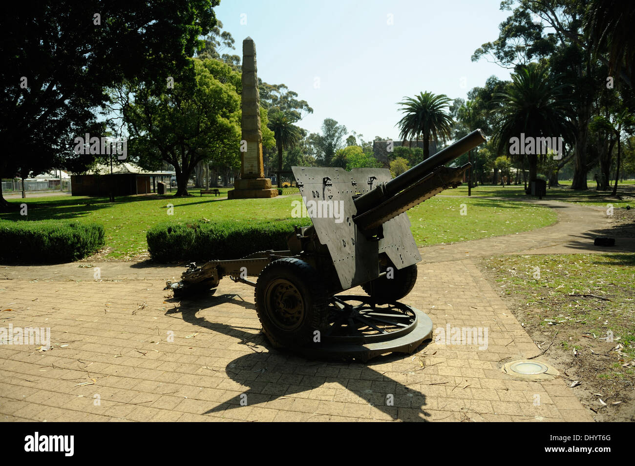 One of two 25 pounder QF (Quick Firing) Field Guns in Stirling Park, Guildford, Western Australia Stock Photo