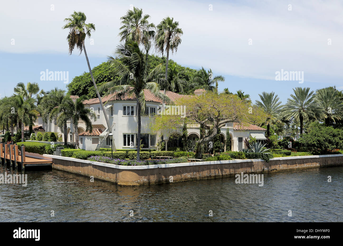 luxury houses on the new river in fort lauderdale on the florida coast Stock Photo Alamy