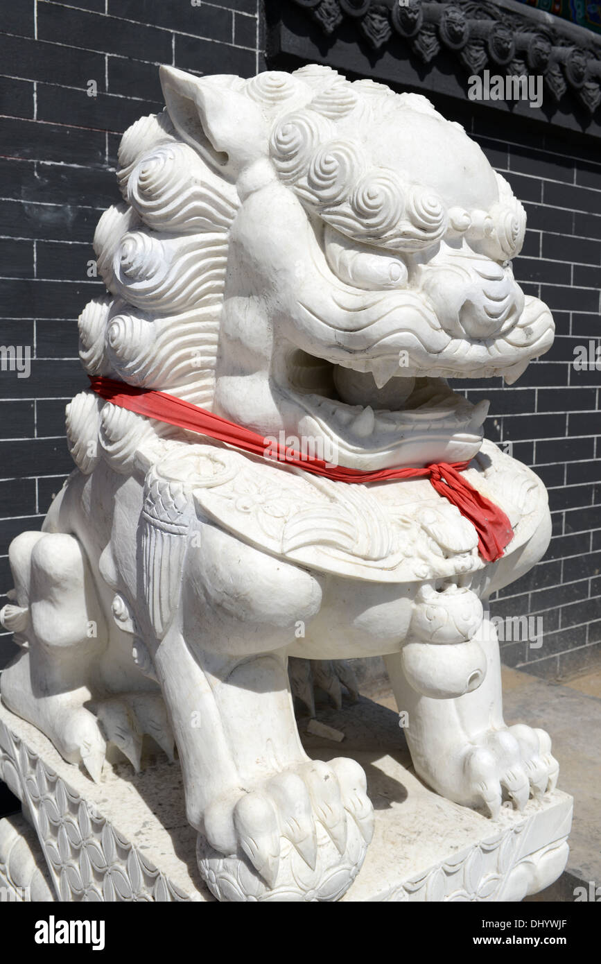 Chinese Imperial Lion Statue Stock Photo Alamy