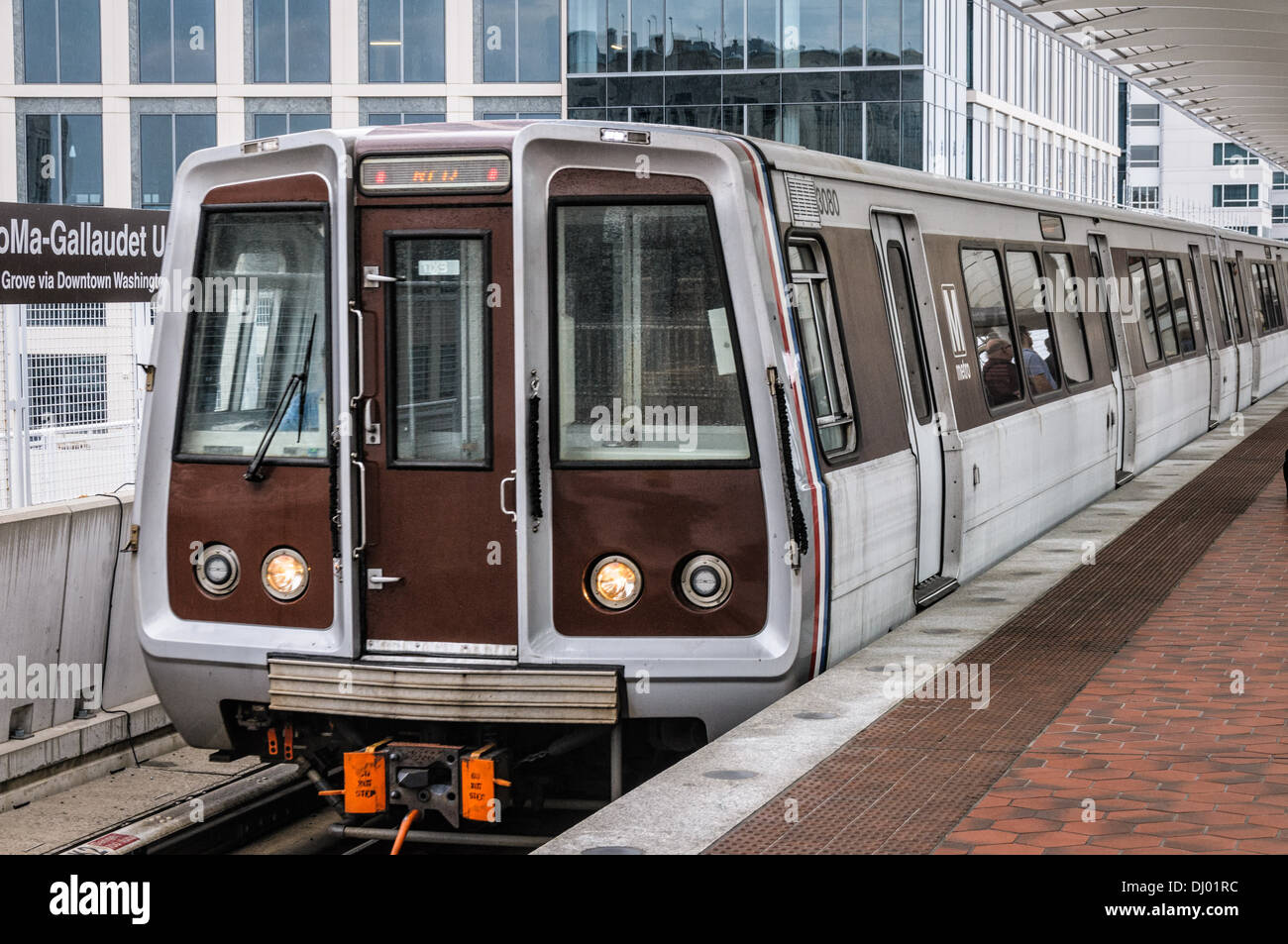 Red Line Train, Washington Area Metro Transit Authority, NoMa Metro