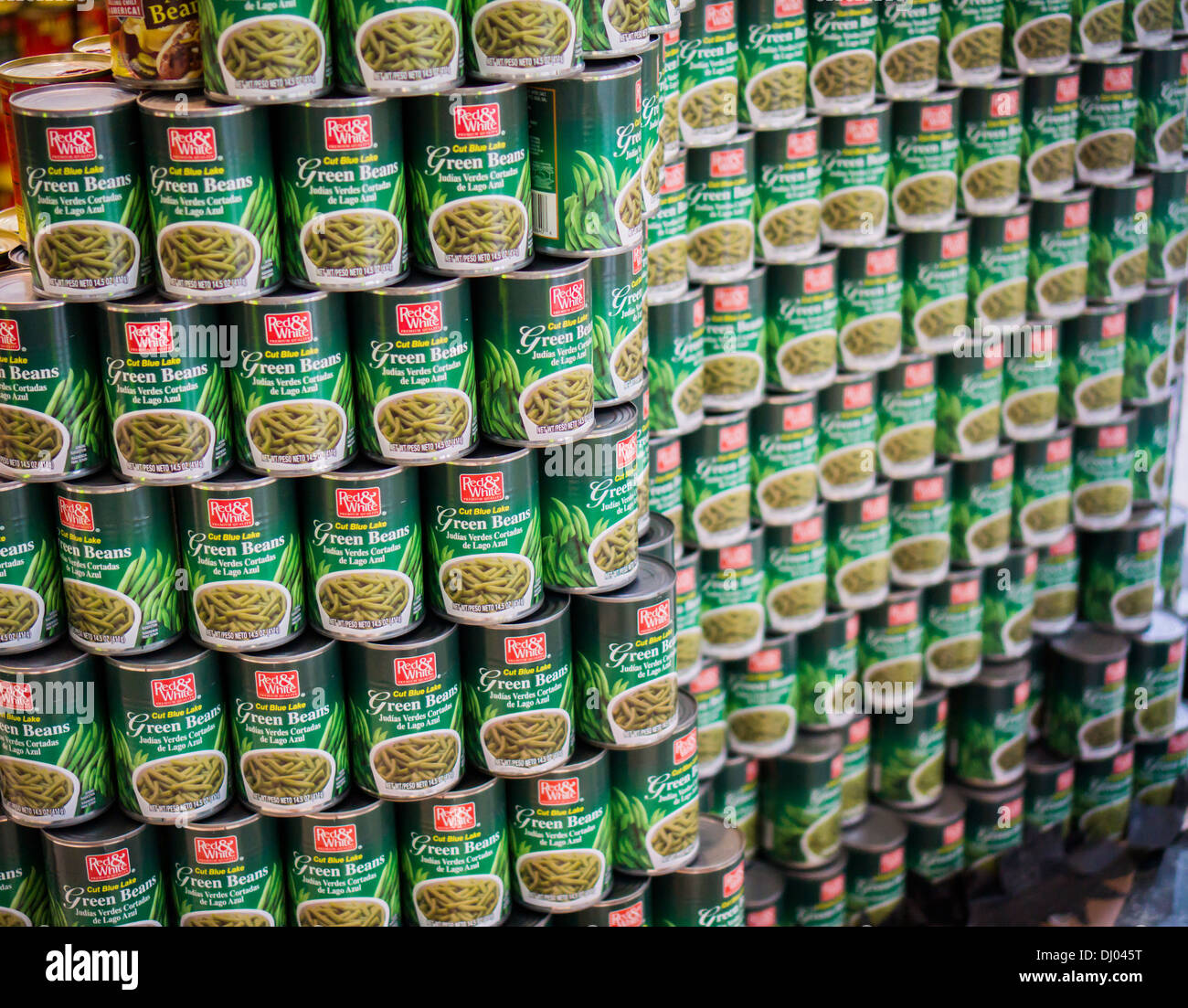 Red & White brand green beans Stock Photo Alamy