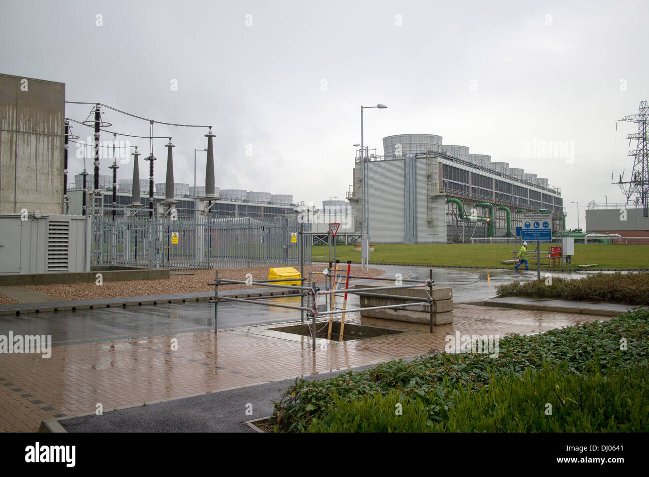 RWE npower Staythorpe gas-fired power station located in Nottinghamshire which can generate 1,650MW of electricity cooling tower Stock Photo