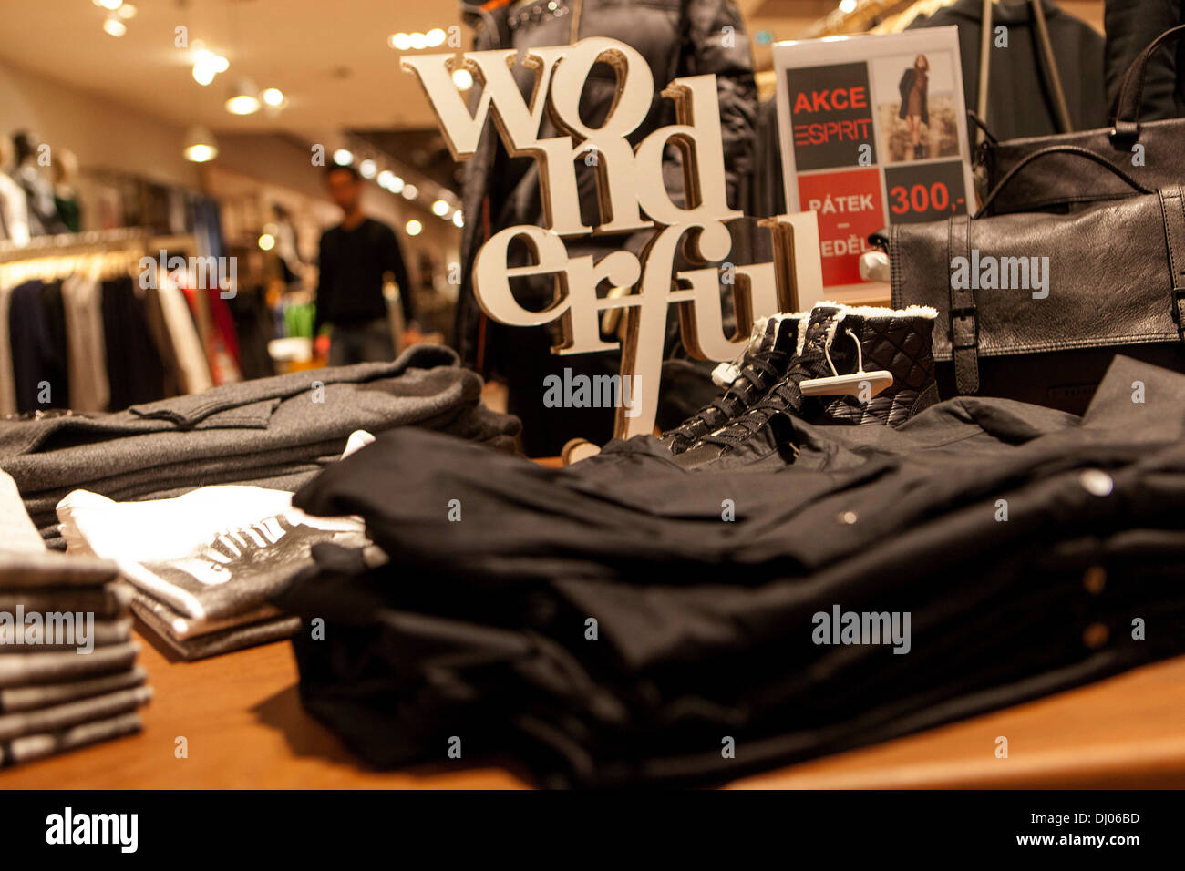 Menswear stores hi-res stock photography and images - Alamy