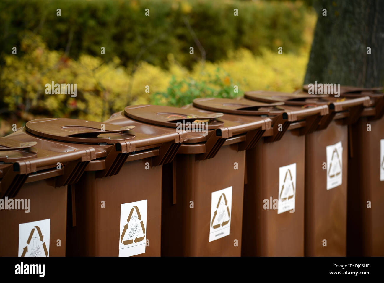 Recycle bin symbol hi-res stock photography and images - Alamy