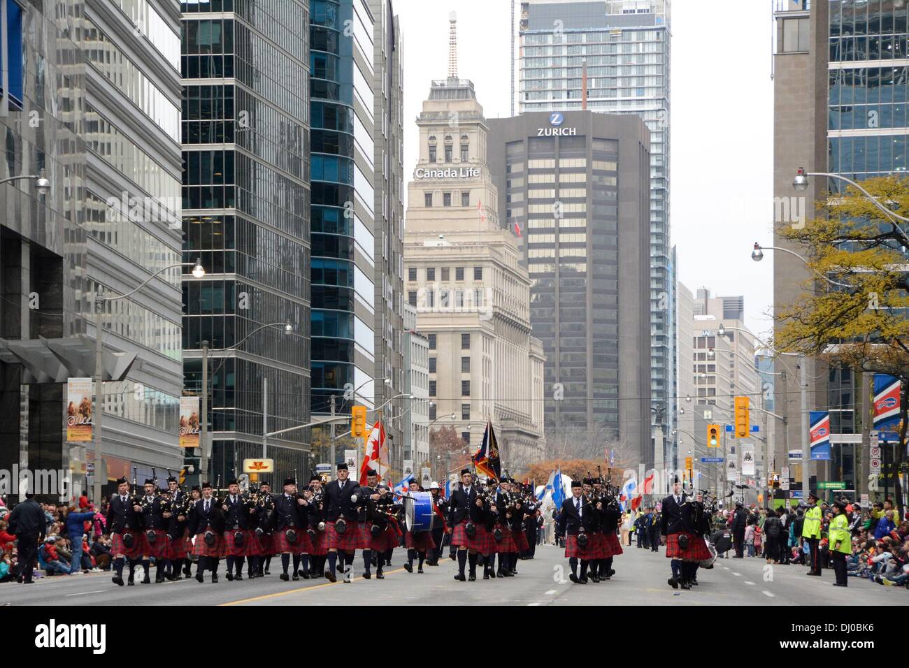 Toronto, Canada. 17th Nov 2013.  Toronto Police Pipe Band marches at the 109th Toronto Santa Claus Parade. © EXImages/Alamy Live News Stock Photo