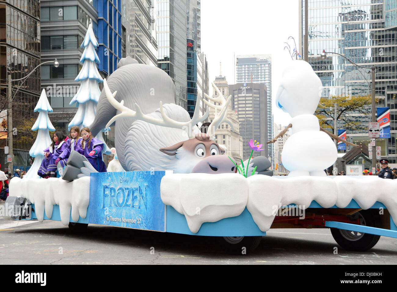 Toronto, Canada. 17th Nov 2013.  Disney Frozen promotional float parades the 109th Toronto Santa Claus Parade. © EXImages/Alamy Live News Stock Photo