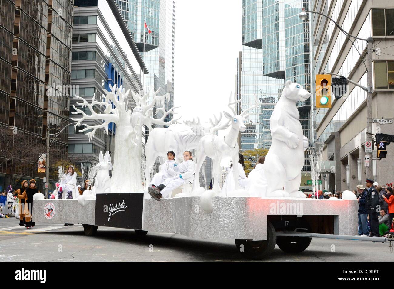 Toronto, Canada. 17th Nov 2013.  Yorkdale Mall float parades at the 109th Toronto Santa Claus Parade. © EXImages/Alamy Live News Stock Photo