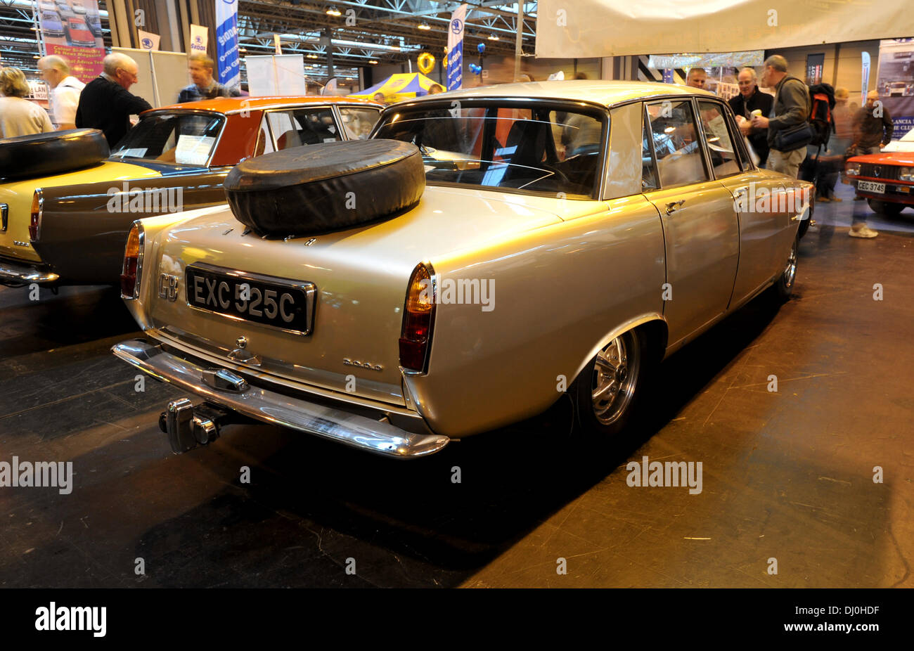 Vintage cars on display hires stock photography and images Alamy