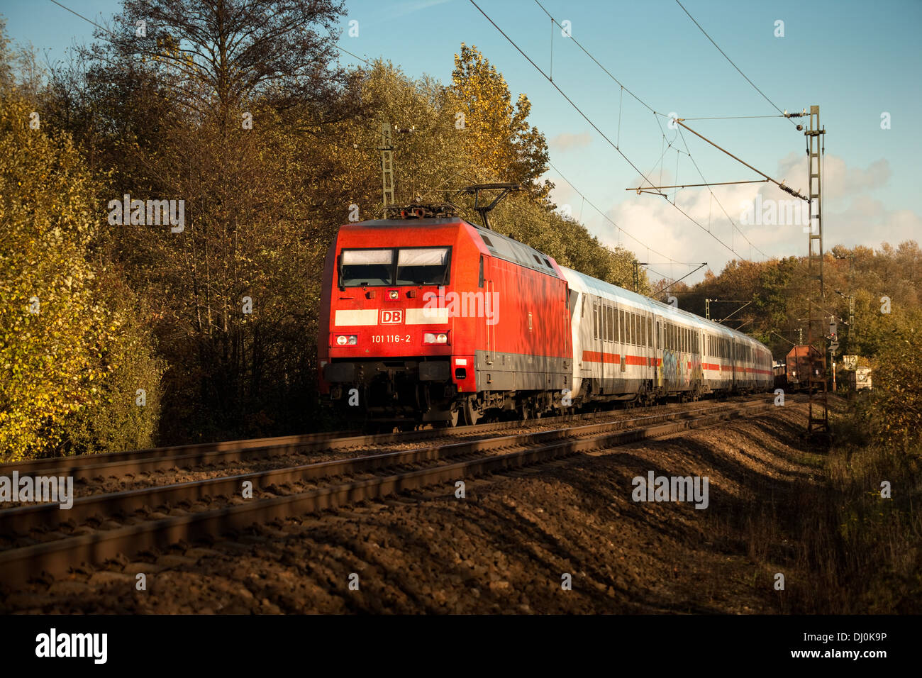 BR101 101 051-1 der DB mit IC1129 (Kiel-Passau) auf der Rollbahn (KBS385 Wanne Eikel-Hamburg KM112 2) bei Osnabrück (Nov 2013) Stock Photo