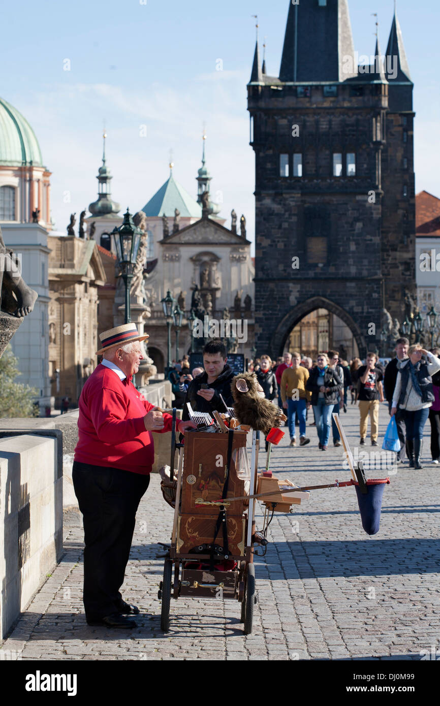 Karluv most - Charles bridge. man with hurdy gurdy. Prague. Stock Photo