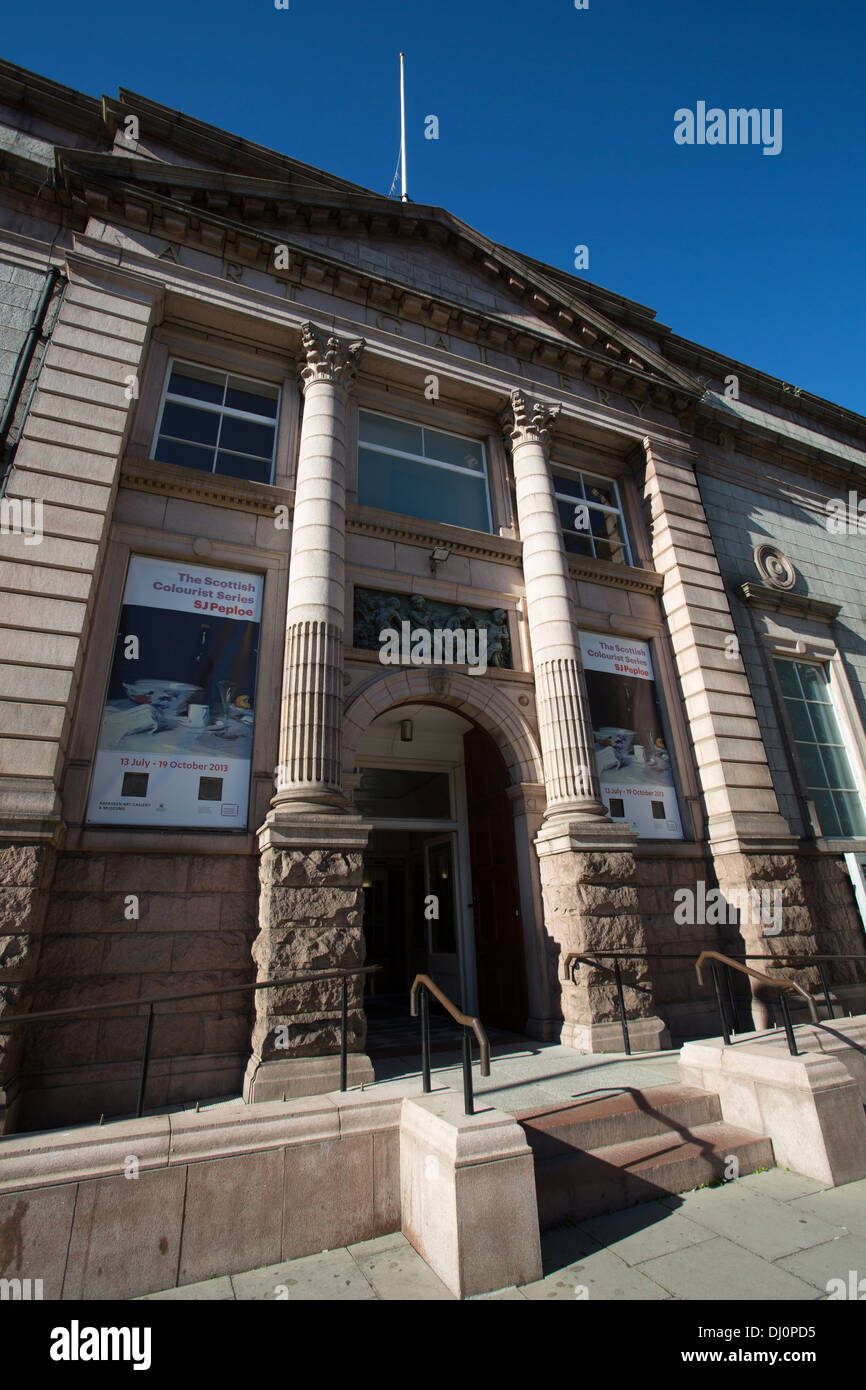 City of Aberdeen, Scotland. Main entrance to the late 19th century Aberdeen’s Art Gallery located at Schoolhill. Stock Photo