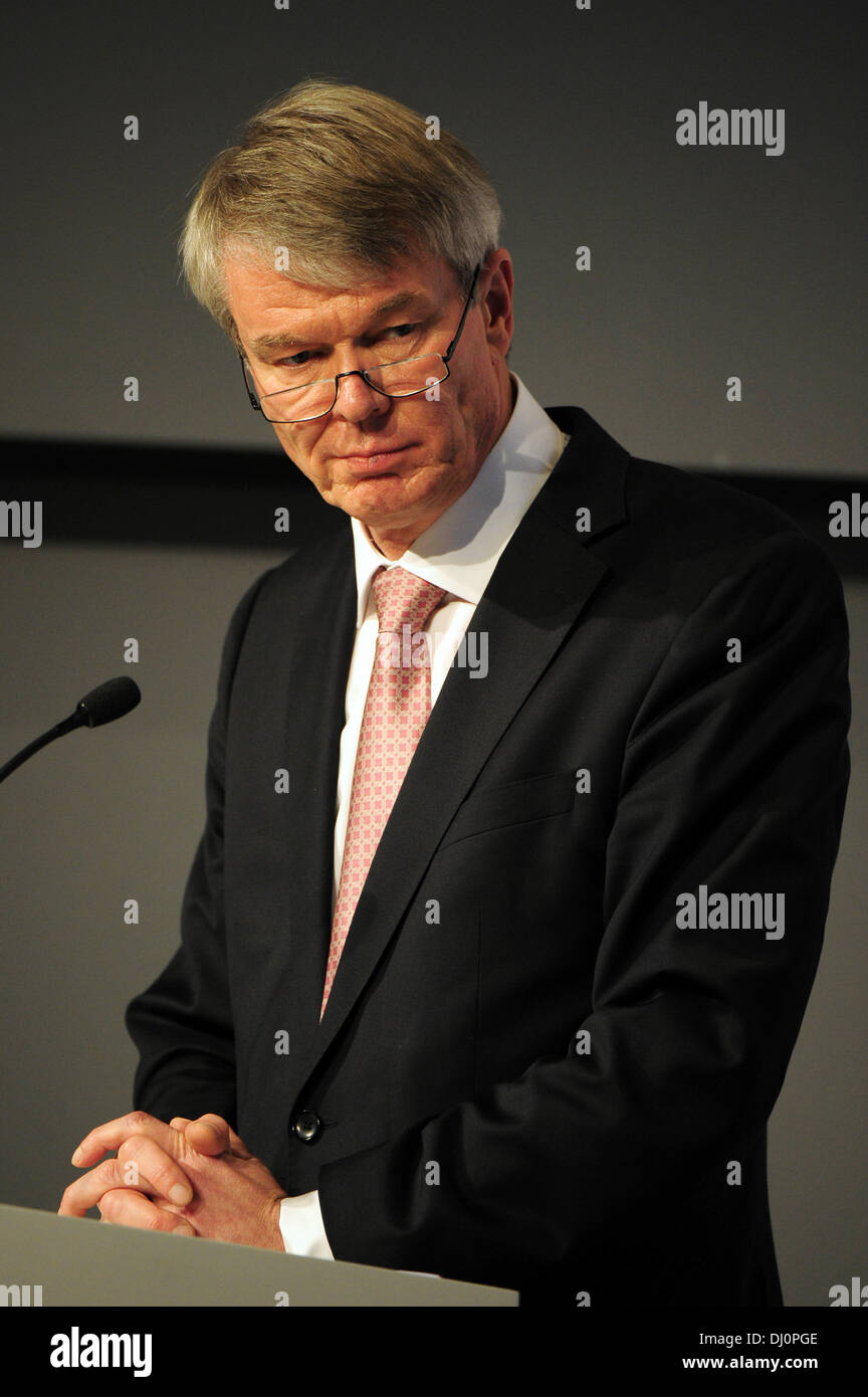 Frankfurt Main, Germany. 18th Nov, 2013. CEO of DZ Bank, Wolfgang Kirsch, speaks at an event of the 'Euro Finance Week' in Frankfurt Main, Germany, 18 November 2013. The 16th Euro Finance Week will take place from 18 till 22 November 2013 in Frankfurt Main and is considered the biggest industry meeting of the finance and insurance industry in Europe. Photo: DANIEL REINHARDT/dpa/Alamy Live News Stock Photo
