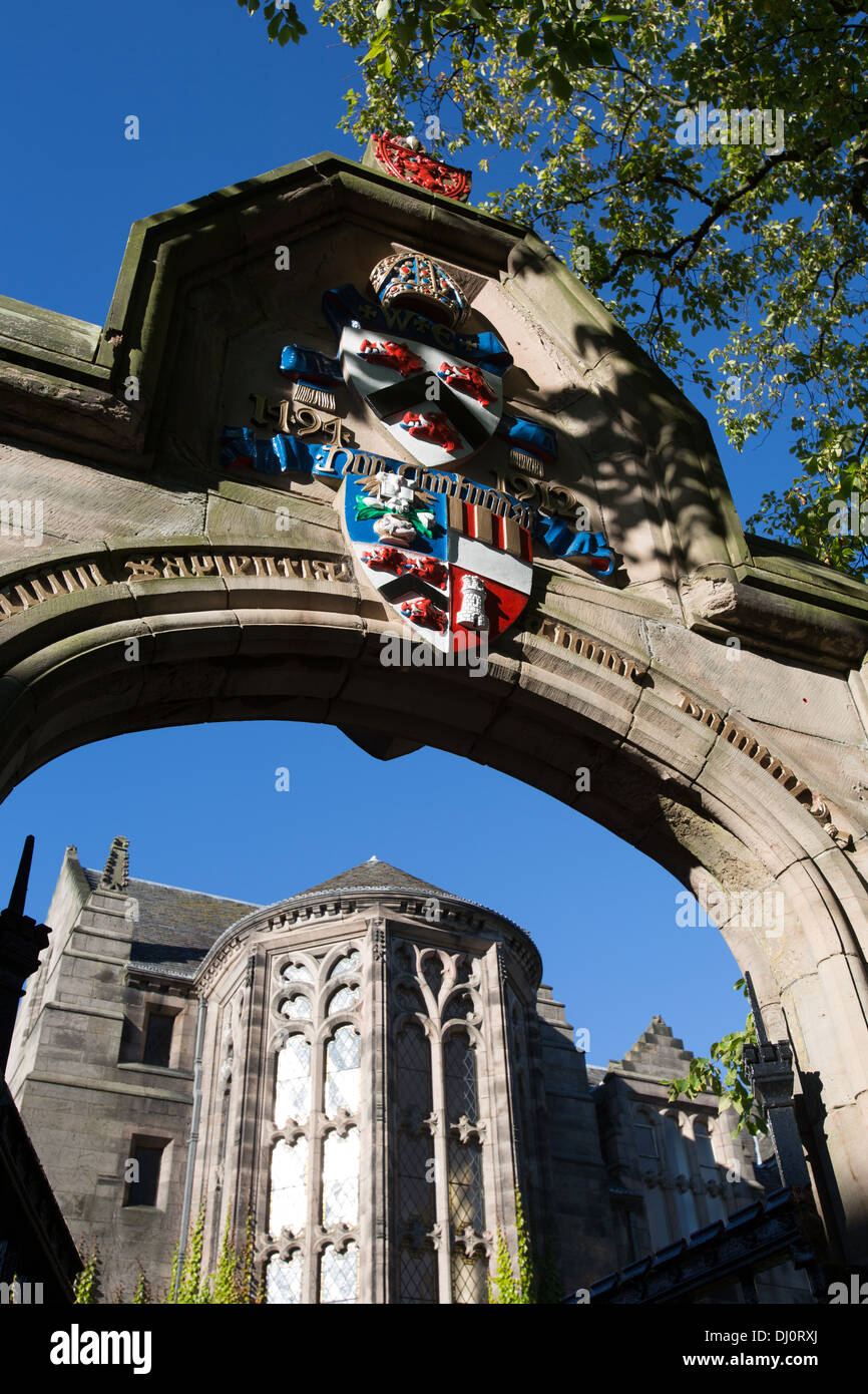 City of Aberdeen, Scotland. A heraldic gateway with Aberdeen University’s New King’s building in the background. Stock Photo