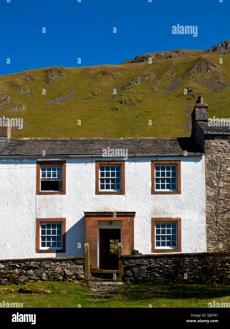 Traditional Luxury Kitchens Cumbria: Timeless Elegance & Craftsmanship