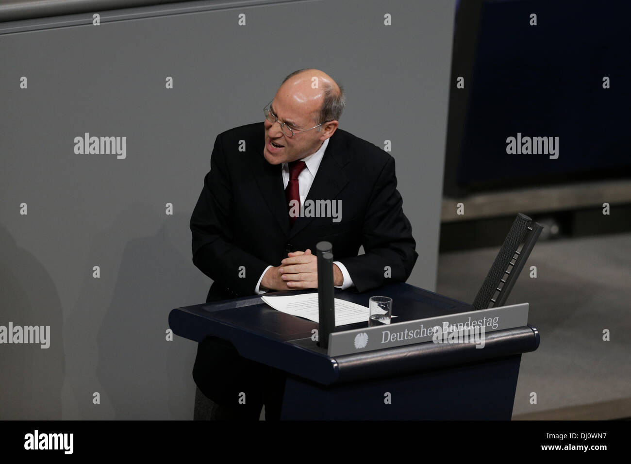 Berlin, Germany. 18th November 2013. Parliamentary debate to the hearing activities of the NSA and the effects on Germany and the transatlantic relations at German parliament. / Picture: Gregor Gysi, chairman of DIE LINKE in the Bundestag. Credit:  Reynaldo Chaib Paganelli/Alamy Live News Stock Photo