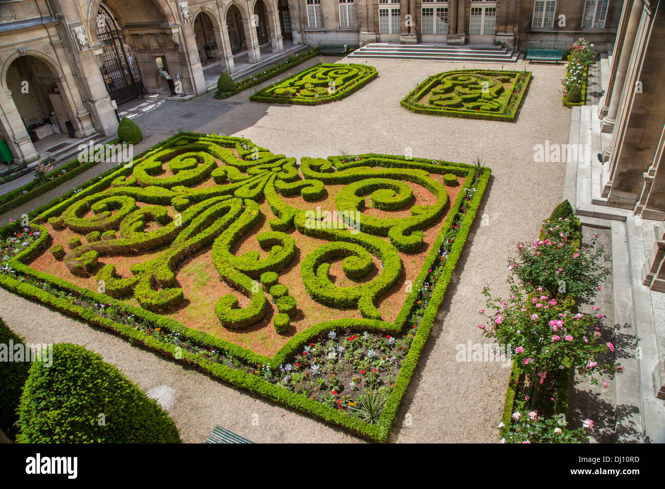 Courtyard garden of Hotel Carnavalet - now the Museum of Paris History, in the Marais, Paris France Stock Photo