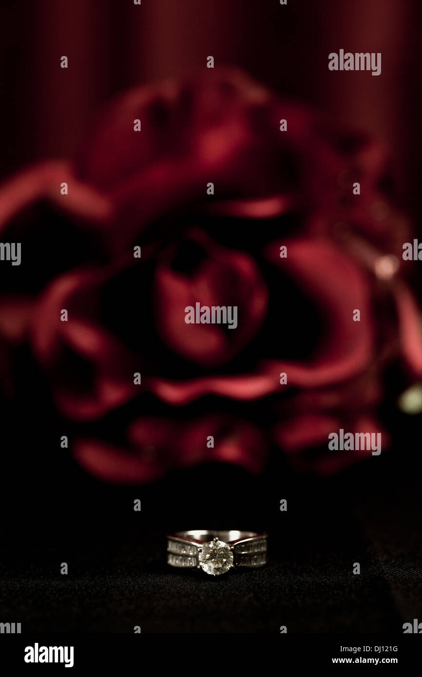 Ring woman hi-res stock photography and images - Alamy