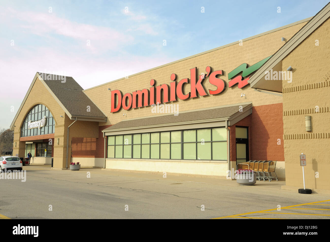 Front facade of grocery chain store Dominicks Stock Photo Alamy