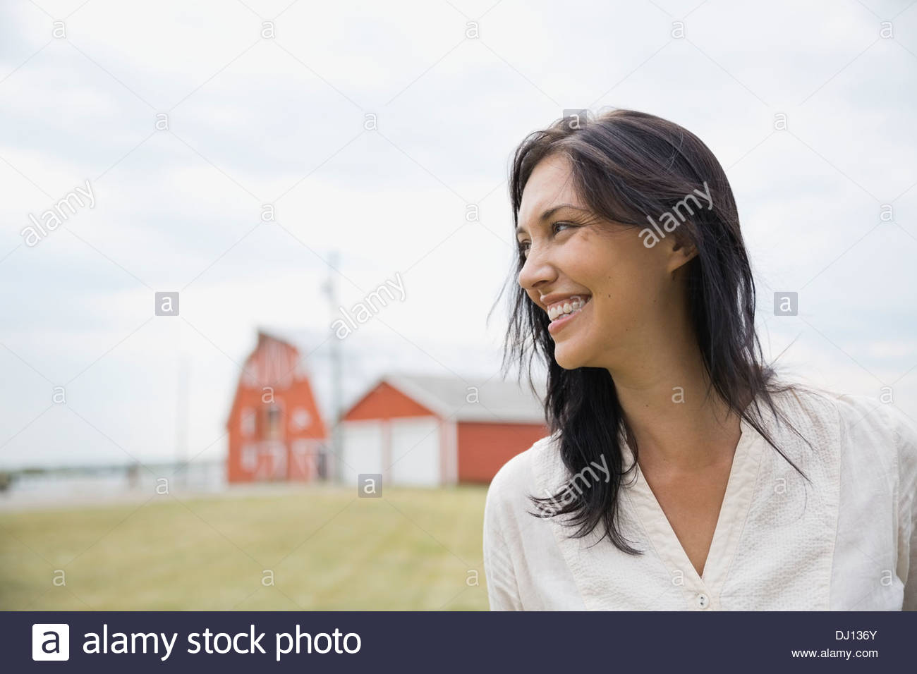 Woman 30 portrait smiling hi-res stock photography and images - Alamy