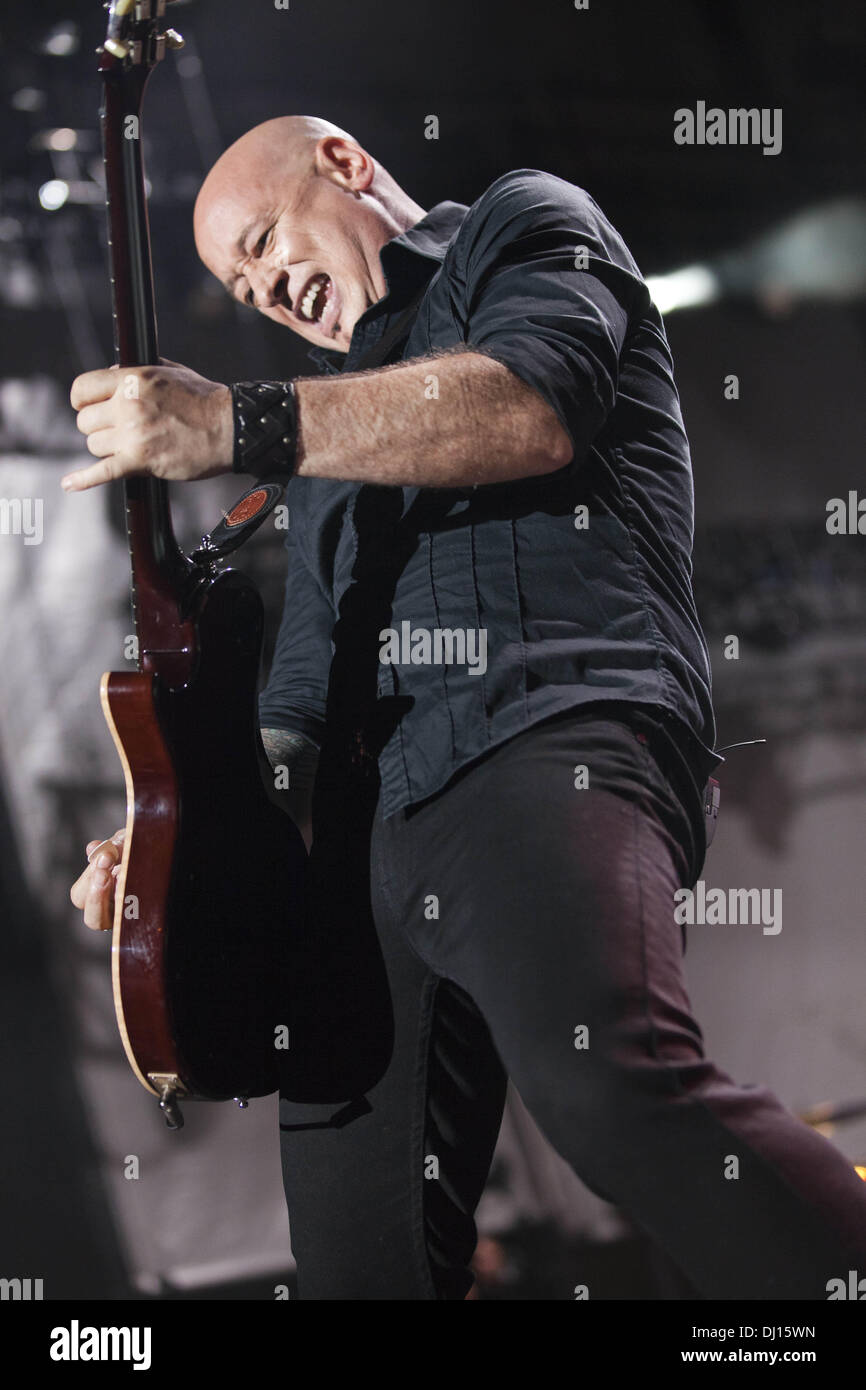 Chicago, Illinois, USA. 20th Aug, 2011. Guitarist JIMMY STAFFORD of Train performs at Charter One Pavilion on Northerly Island in Chicago, Illinois © Daniel DeSlover/ZUMAPRESS.com/Alamy Live News Stock Photo